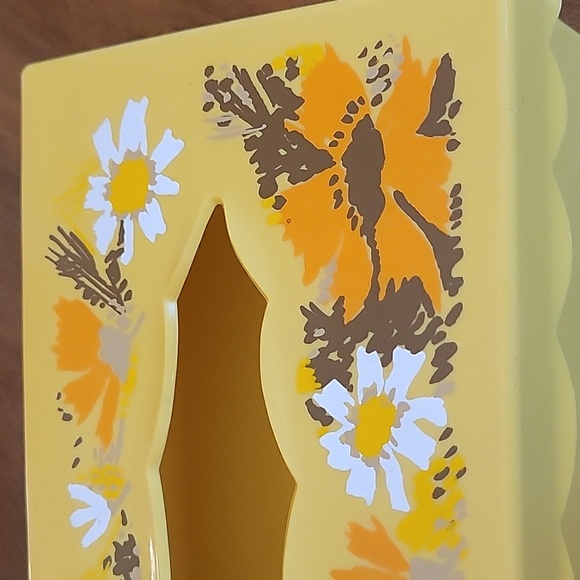 70's Plastic Tissue Box - Picture 2 of 6